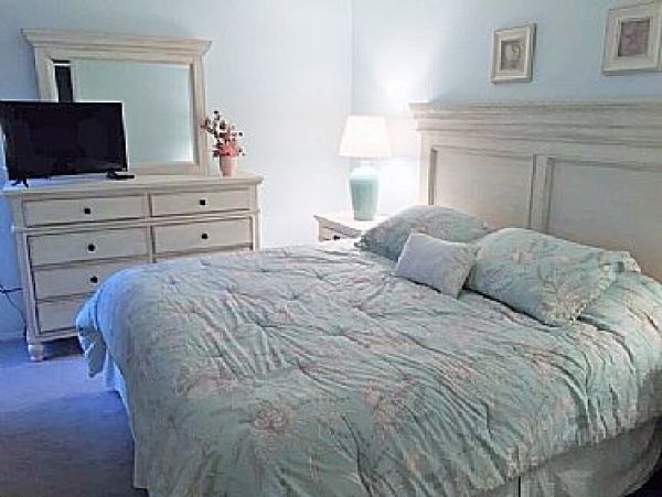 Canal-Front Vacation Condo with Pool and Tennis Court