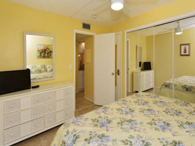 Remodeled Canal Front condo