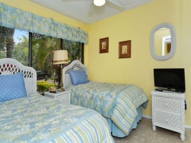 Remodeled Canal Front condo