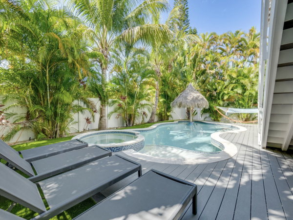 Luxury Anna Maria Rental Market 10th House from the Beach!