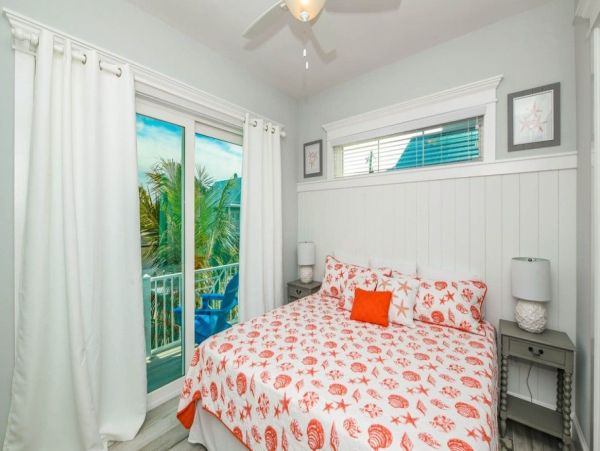 Luxury Anna Maria Rental Market 10th House from the Beach!