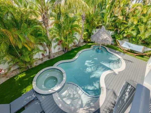 Luxury Anna Maria Rental Market 10th House from the Beach!