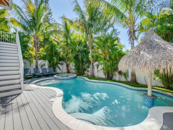 Luxury Anna Maria Rental Market 10th House from the Beach!