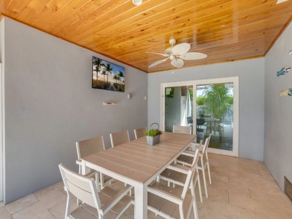 Luxury Anna Maria Rental Market 10th House from the Beach!