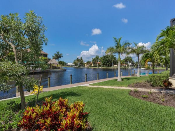Waterfront Cape Coral Modern Villa Four Bedroom