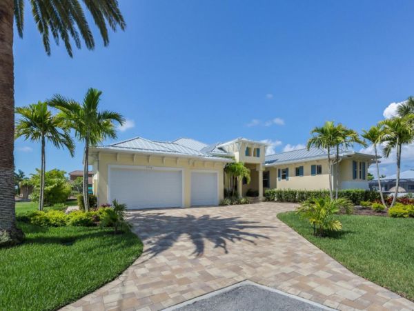 Waterfront Cape Coral Modern Villa Four Bedroom