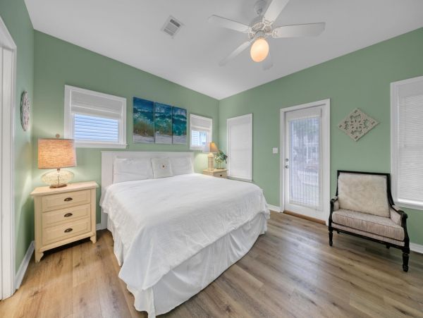 Four Bedroom Vacation Home in Miramar Beach Sleeps 12 Guests