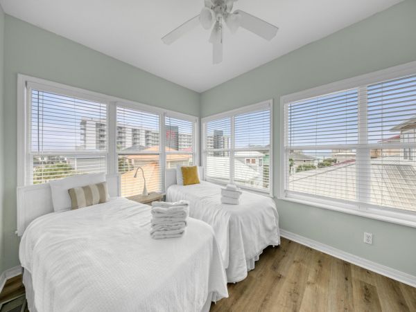 Four Bedroom Vacation Home in Miramar Beach Sleeps 12 Guests