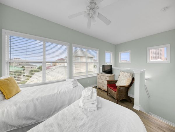 Four Bedroom Vacation Home in Miramar Beach Sleeps 12 Guests