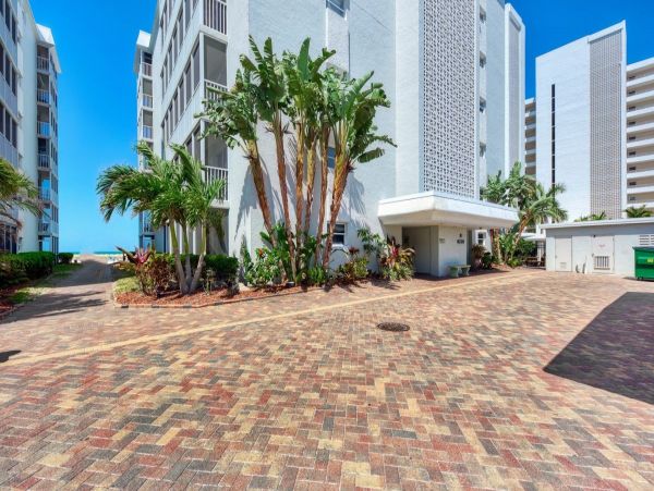 Siesta Key Great Value Two Bedroom Condo Partial Gulf View