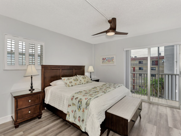 Siesta Key Great Value Two Bedroom Condo Partial Gulf View