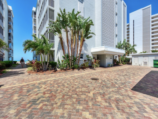 Siesta Key Great Value Two Bedroom Condo Partial Gulf View