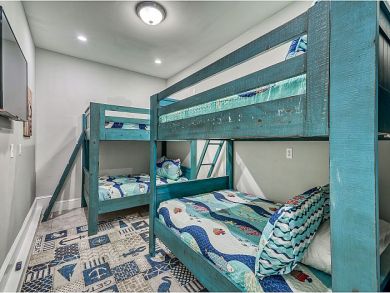 Awsome Private 6 Bedroom Vacation Home with Pool Sleeps 20