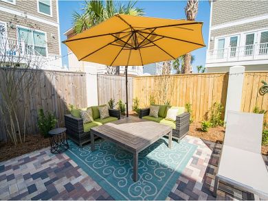 Awsome Private 6 Bedroom Vacation Home with Pool Sleeps 20