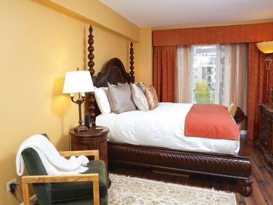 Avon Vacation Accommodation Shuttle to Beaver Creek & Vail.