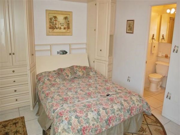Value Siesta Key Vacation Cottage Sleeps Four Guests