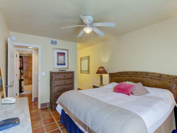 Siesta Key Condo Short Walk to Beach!
