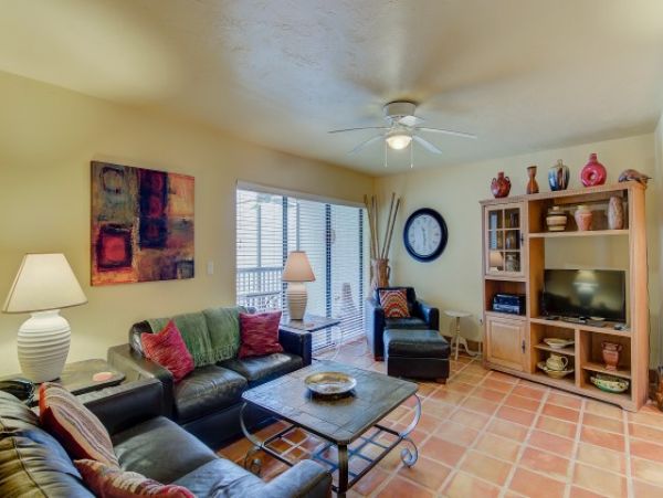 Siesta Key Condo Short Walk to Beach!