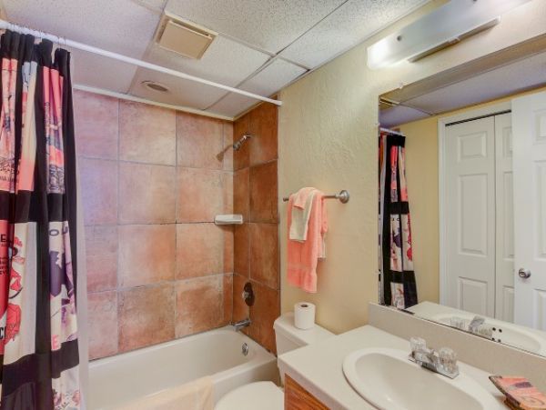 Siesta Key Condo Short Walk to Beach!