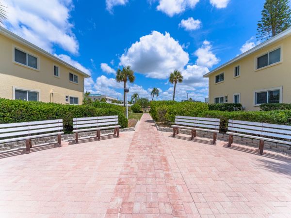 Ground floor unis, garden view Beachside of Road