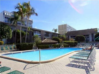 Siesta Key Vacation Condo Rental Sleeps Six