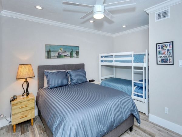 Siesta Key Vacation Condo Sleeps 6 Guests