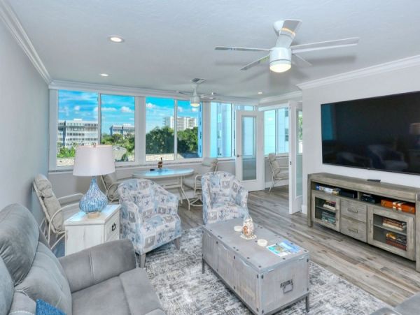 Siesta Key Vacation Condo Sleeps 6 Guests