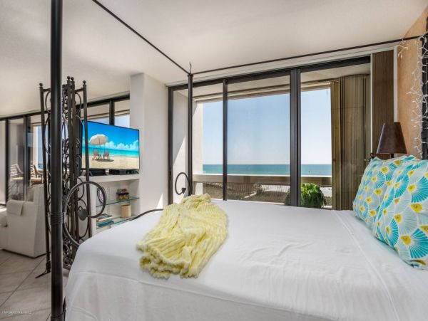 Siesta Key Vacation Condo Sleeps Four Guests