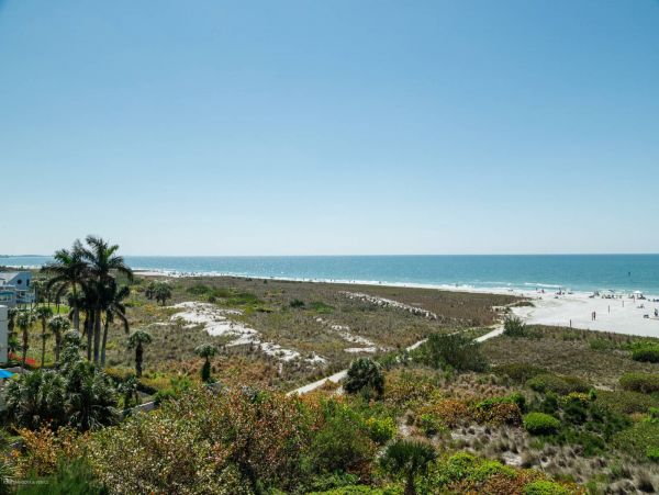 Siesta Key Vacation Condo Sleeps Four Guests