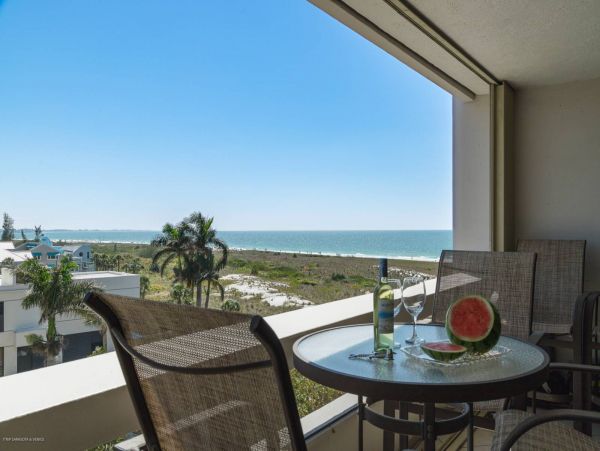 Siesta Key Vacation Condo Sleeps Four Guests