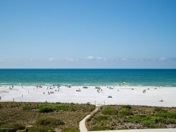 Siesta Key Vacation Condo Sleeps Four Guests