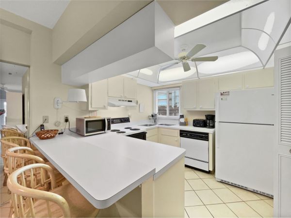 Beachfront 2 Bedroom Siesta Key Condo Sleeps 6 Guests