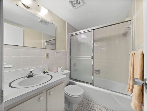 Beachfront 2 Bedroom Siesta Key Condo Sleeps 6 Guests