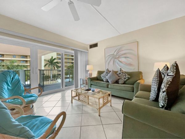 Beachfront 2 Bedroom Siesta Key Condo Sleeps 6 Guests
