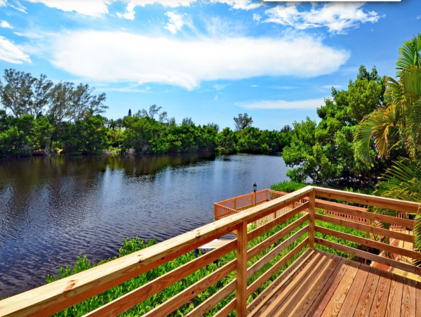 Charming Vacation Rental Condo on Siesta Key Walk to Beach