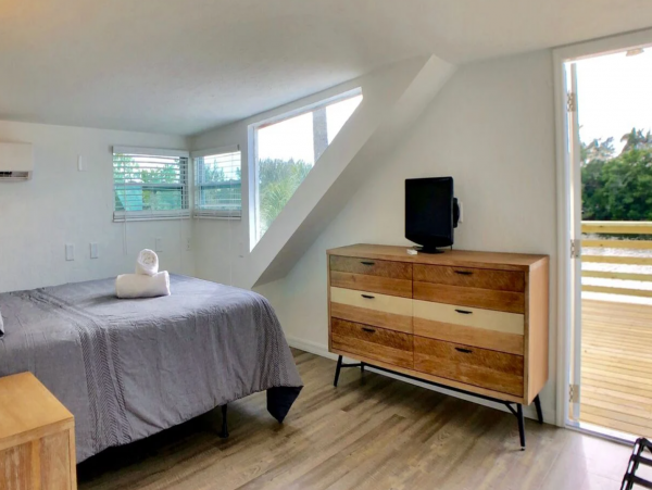 Charming Vacation Rental Condo on Siesta Key Walk to Beach