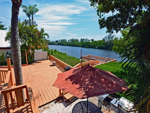 Charming Vacation Rental Condo on Siesta Key Walk to Beach