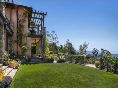 Classy, Comfort Movie Star Home