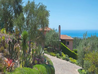 Classy, Comfort Movie Star Home