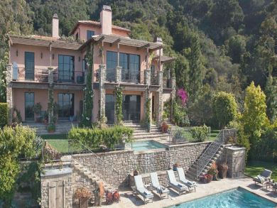 Classy, Comfort Movie Star Home