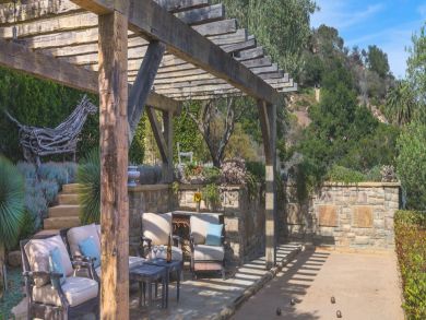 Classy, Comfort Movie Star Home