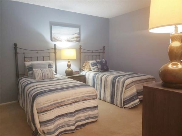 Short Walk to the Beach From This 2 Bedroom Siesta Key Condo