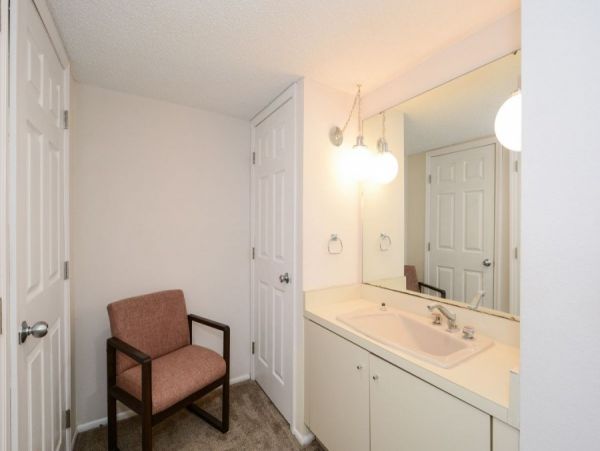 Short Walk to the Beach From This 2 Bedroom Siesta Key Condo