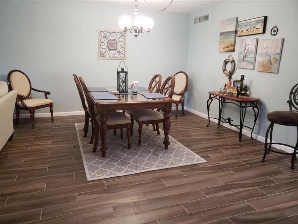 Short Walk to the Beach From This 2 Bedroom Siesta Key Condo