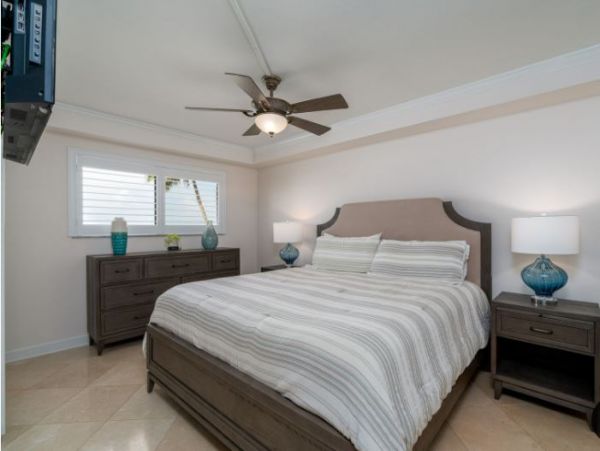Ideal Beachfront Condo in Fort Myers Full Gulf Views