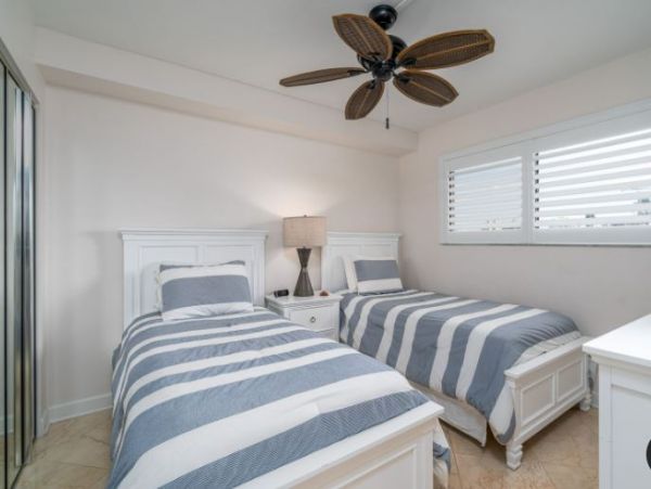 Ideal Beachfront Condo in Fort Myers Full Gulf Views