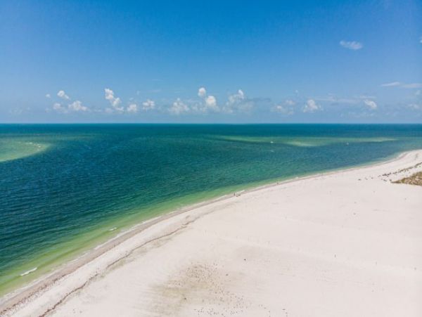 Ideal Beachfront Condo in Fort Myers Full Gulf Views