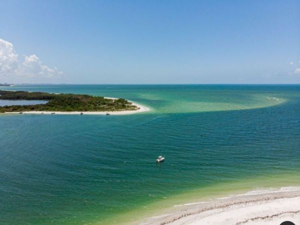 Ideal Beachfront Condo in Fort Myers Full Gulf Views