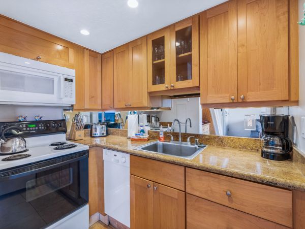 Luxurious 3 Bedroom Beachfront Condo with Breathtaking View