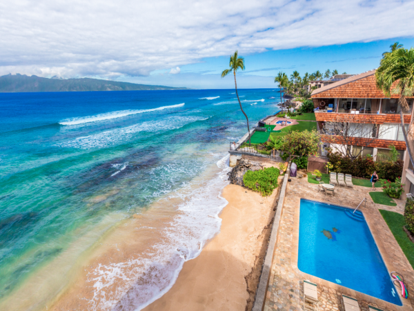 Luxurious 3 Bedroom Beachfront Condo with Breathtaking View